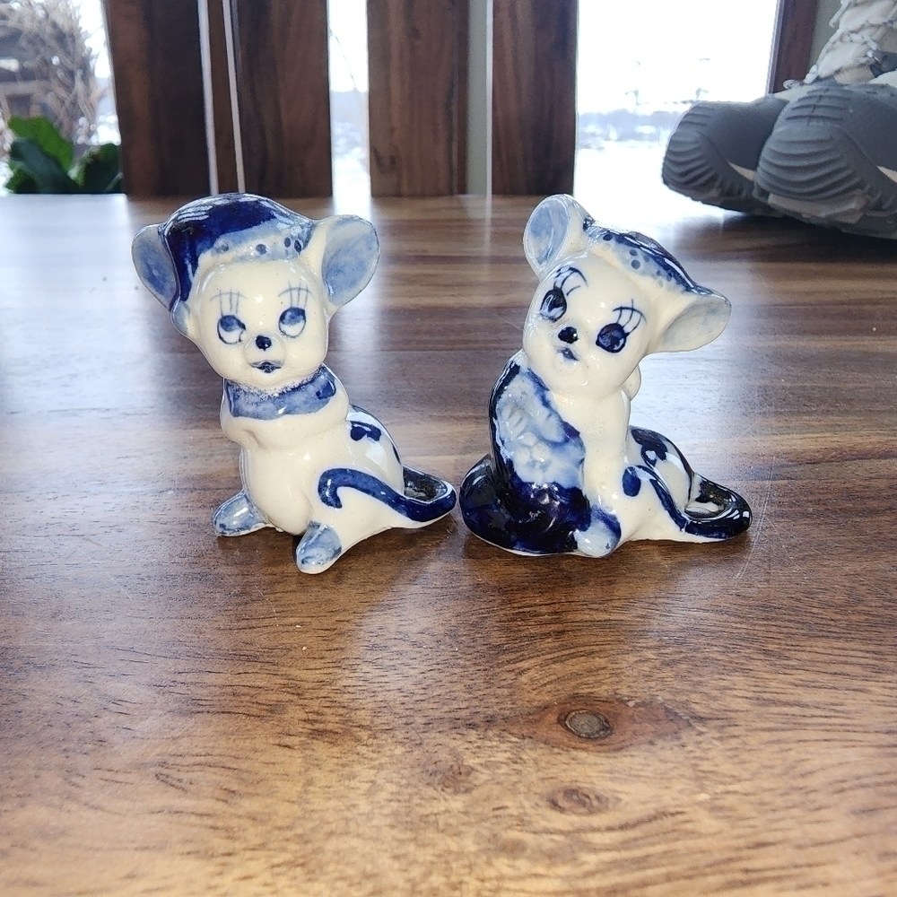Vintage Glass  Mouse Figurines.